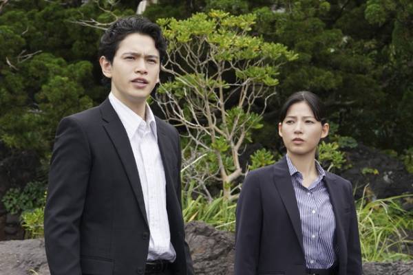 「彼女たちの犯罪」第2話 「続きが気になる！」“由香里”前田敦子と“繭美”深川麻衣が出会ってしまう