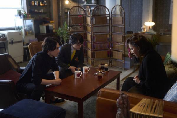 松村北斗×西畑大吾、前代未聞の難事件に挑む「ノッキンオン・ロックドドア」初回拡大で本日放送スタート