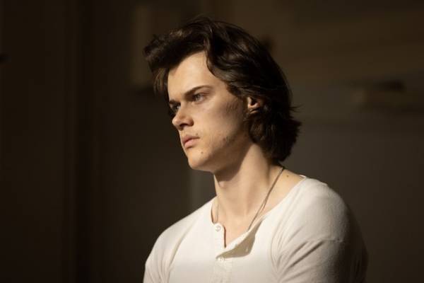 『ウェルカム トゥ ダリ』演劇学校の卒業公演で発掘、“フレッシュな俳優”クリストファー・ブライニーに注目