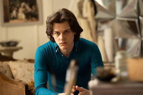 『ウェルカム トゥ ダリ』演劇学校の卒業公演で発掘、“フレッシュな俳優”クリストファー・ブライニーに注目