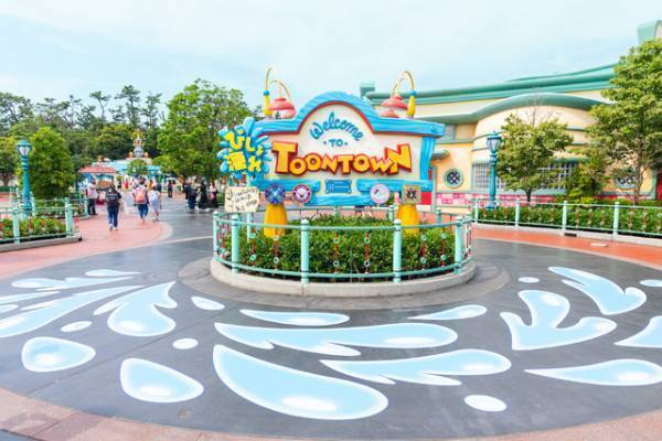 【ディズニー】おなじみのトゥーンタウンが期間限定の散水スポットに！「びしょ濡れトゥーンタウン」で夏ディズニーを満喫
