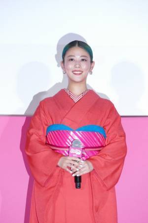 『バービー』グレタ・ガーウィグ監督が初来日、高畑充希の演技を絶賛