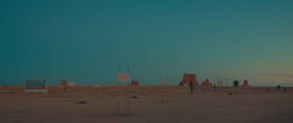 建物も岩山もサボテンまで手造り！砂漠の街の舞台裏『アステロイド・シティ』メイキング映像