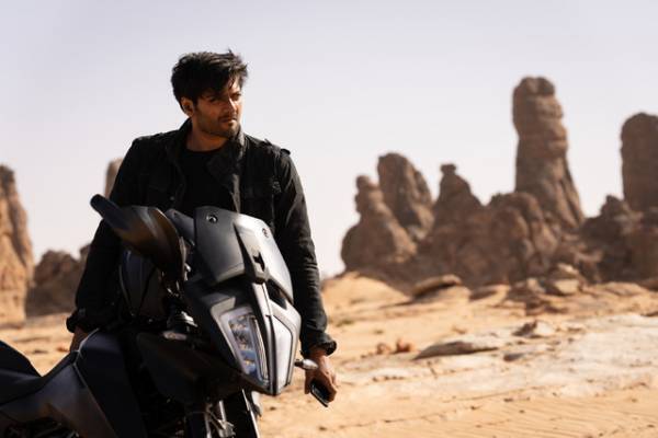 孤軍奮闘するジェラルド・バトラー捉える『カンダハル 突破せよ』場面写真