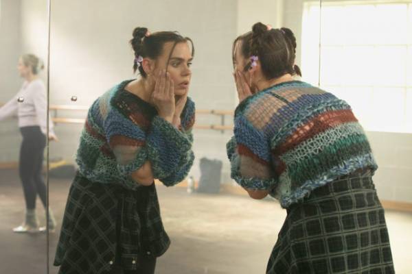 人生一変俳優がダンス・リアリティで再起を賭ける「超サイテーなスージーの日常」S2配信