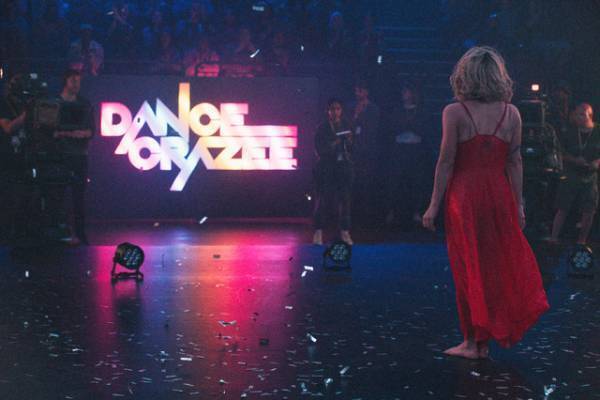 人生一変俳優がダンス・リアリティで再起を賭ける「超サイテーなスージーの日常」S2配信