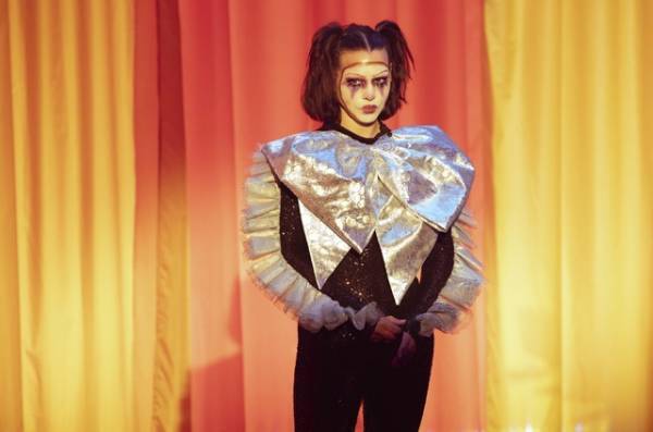 人生一変俳優がダンス・リアリティで再起を賭ける「超サイテーなスージーの日常」S2配信