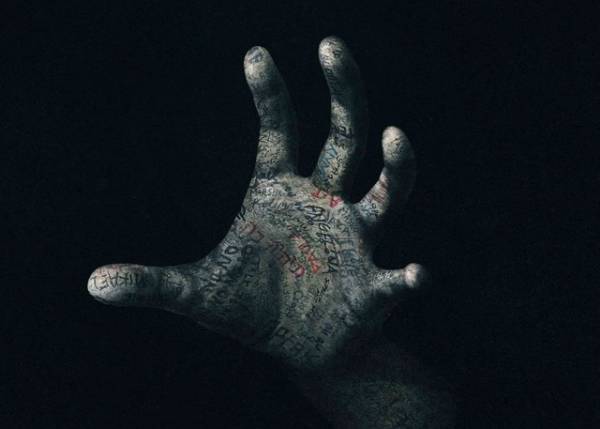 A24北米配給で『ミッドサマー』超えの大ヒット『Talk to Me』12月公開