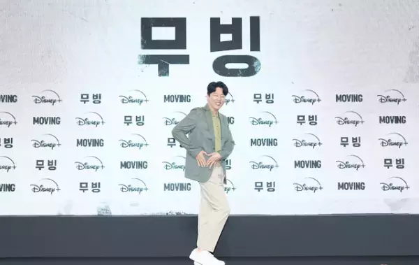 Disney+「ムービング」ハン・ヒョジュ＆チョ・インソンが緊張気味のイ・ジョンハをフォロー「息子！ファイト！」