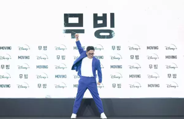 Disney+「ムービング」ハン・ヒョジュ＆チョ・インソンが緊張気味のイ・ジョンハをフォロー「息子！ファイト！」