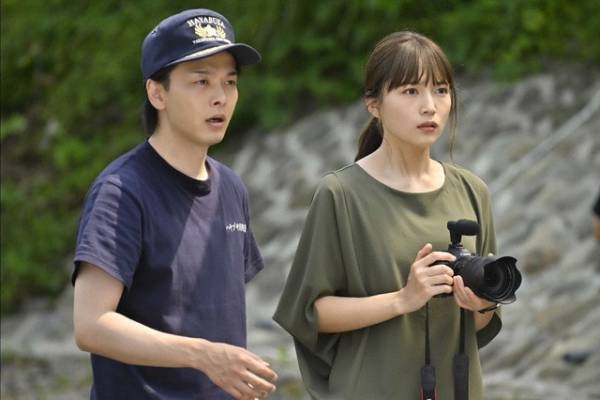 「ハヤブサ消防団」4話　中村倫也“三馬”と川口春奈“彩”、キスからの衝撃ラストに「そうきたか！」「最後の展開が怖すぎる」の声上がる