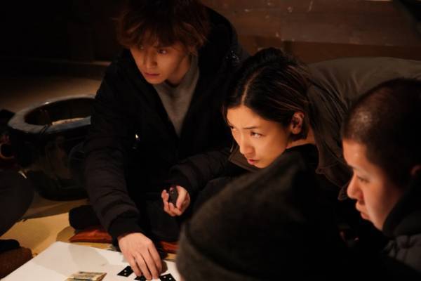 安藤サクラ＆山田涼介、奇奇怪怪な姉弟の謎めく場面写真『BAD LANDS』