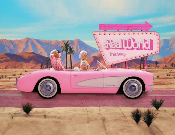 『バービー』CG一切なし、バービー＆ケンの可愛すぎる移動シーンメイキング映像