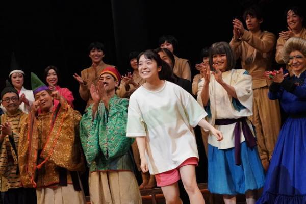 橋本環奈＆上白石萌音が再演、舞台「千と千尋の神隠し」1年ぶり名古屋・御園座から開幕