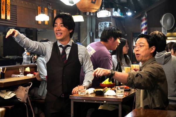 二宮和也“悟”の親友コンビ演じる桐谷健太＆浜野謙太に注目『アナログ』場面写真