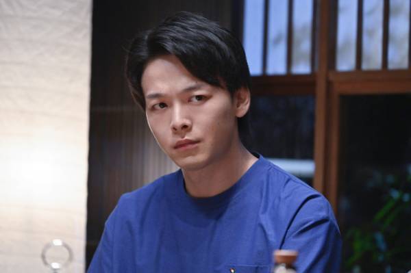 川口春奈“彩”、中村倫也“太郎”に明かす壮絶過去…「ハヤブサ消防団」第5話