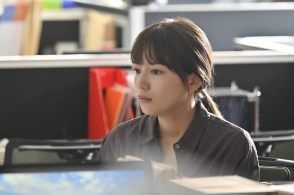 川口春奈“彩”、中村倫也“太郎”に明かす壮絶過去…「ハヤブサ消防団」第5話