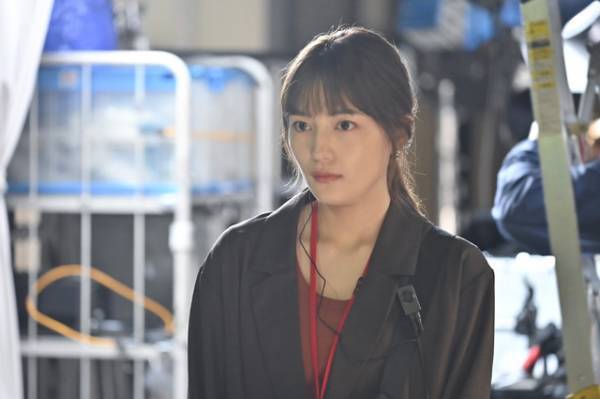 川口春奈“彩”、中村倫也“太郎”に明かす壮絶過去…「ハヤブサ消防団」第5話