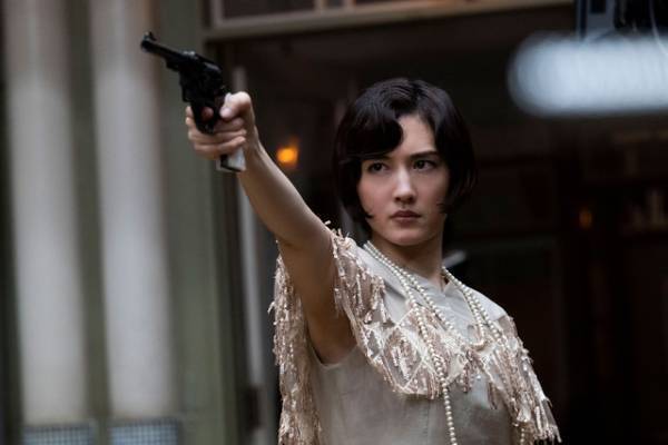 綾瀬はるか、ジェシー＆清水尋也らとのアクション舞台裏『リボルバー・リリー』メイキング映像