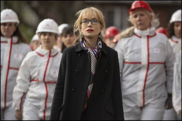 イザベル・ユペール、正義を脅かす“見えない敵”に抗う『私はモーリーン・カーニー』予告＆場面カット