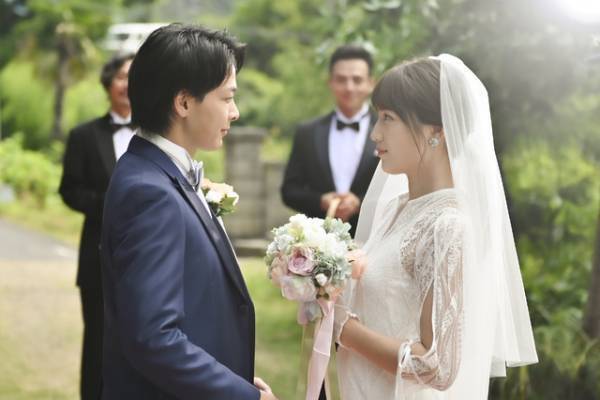 「ハヤブサ消防団」スピンオフep2、中村倫也＆川口春奈のウエディングシーン登場