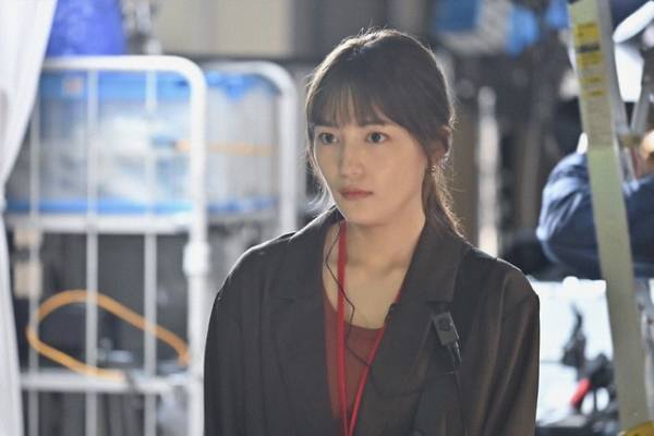 「ハヤブサ消防団」5話 川口春奈“彩”の過去判明も…ラストの意味深な笑みに「謎が深まった」「ホラー」の声が殺到