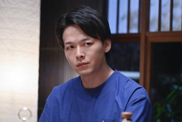 「ハヤブサ消防団」5話 川口春奈“彩”の過去判明も…ラストの意味深な笑みに「謎が深まった」「ホラー」の声が殺到