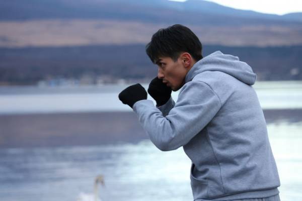 横浜流星×窪田正孝、“アドリブ”のファイトシーンが実現『春に散る』場面写真