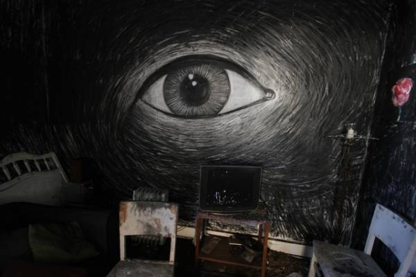 「不気味すぎて感動」チリ発ストップモーション・アニメ『オオカミの家』満席完売スタート