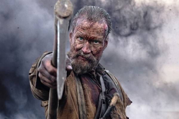 フィンランド発バイオレンスアクション『SISU/シス 不死身の男』過激版予告が解禁