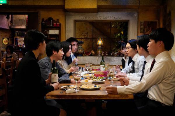 二宮和也＆藤原丈一郎、“先輩・後輩”の場面写真公開『アナログ』