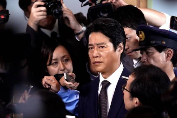 中島健人＆堤真一、誘拐事件解決のために奔走『おまえの罪を自白しろ』場面写真