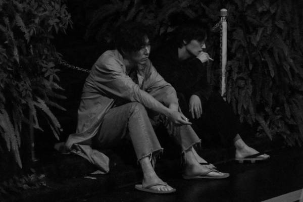 『花腐し』綾野剛＆柄本佑、さとうほなみ“同じ女性”に思いを馳せる…場面写真が解禁