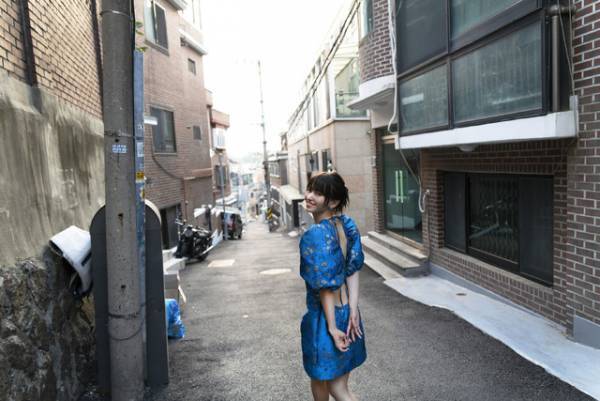 山本舞香の“3つの顔”を撮影！ 1stフォト＆スタイルブック発売