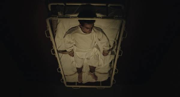 青年は矯正施設へ、詩人は罪に問われる…『蟻の王』予告編