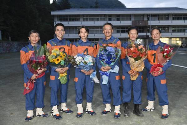 中村倫也「奇跡的ともいえるメンバーが集結」消防団がクランクアップ