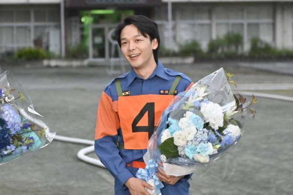 中村倫也「奇跡的ともいえるメンバーが集結」消防団がクランクアップ