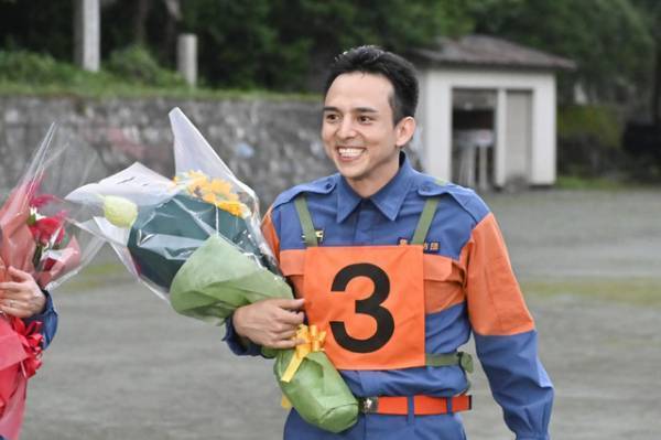 中村倫也「奇跡的ともいえるメンバーが集結」消防団がクランクアップ