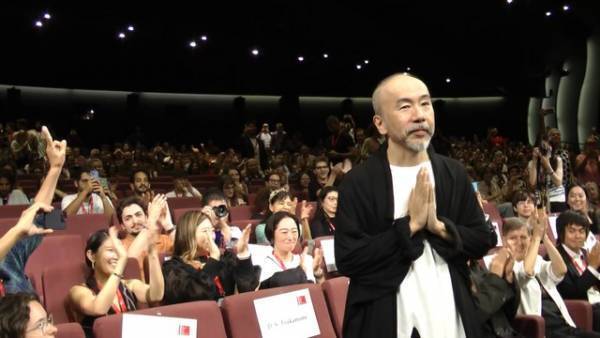 塚本晋也監督作『ほかげ』ヴェネチア映画祭にて約8分間のスタオベ 森山未來＆塚尾桜雅と登壇