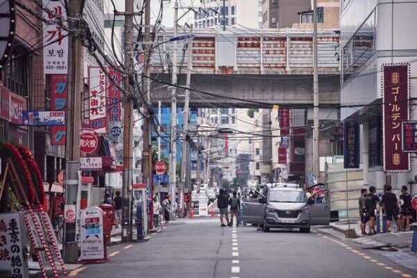 80年代の日本を再現！“東京”の路上で繰り広げられる決死の銃撃戦『ハント』本編映像