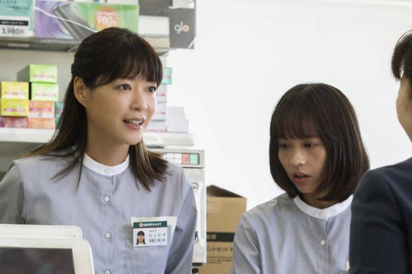 上野樹里に迫る“記者”林遣都…映画『隣人X -疑惑の彼女-』場面写真