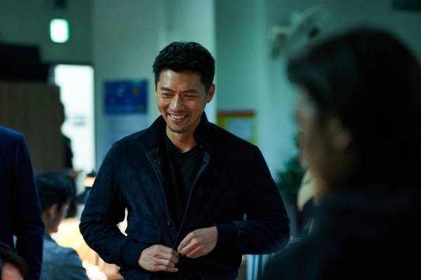 ヒョンビン、チームワークに笑顔　ユナの誕生日をお祝いも『コンフィデンシャル：国際共助捜査』