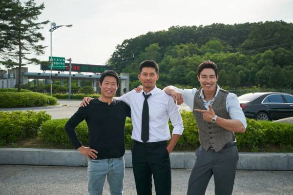 ヒョンビン、チームワークに笑顔　ユナの誕生日をお祝いも『コンフィデンシャル：国際共助捜査』