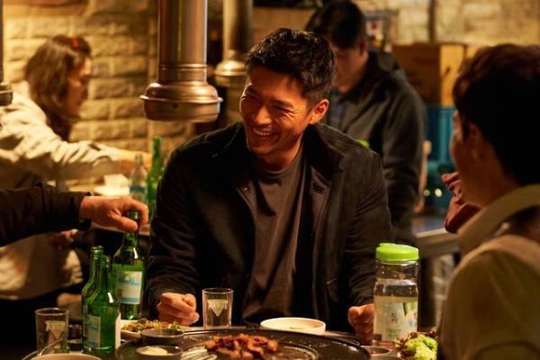 ヒョンビン、チームワークに笑顔　ユナの誕生日をお祝いも『コンフィデンシャル：国際共助捜査』