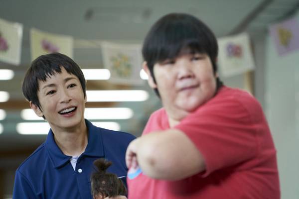 宮沢りえ“洋子”と磯村勇斗“さとくん”がいのちを問う…映画『月』予告編