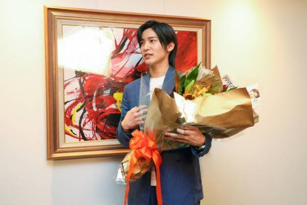 目黒蓮、主演ドラマ完走に「すごくいい経験」佐野勇斗は涙…「トリリオンゲーム」クランクアップ