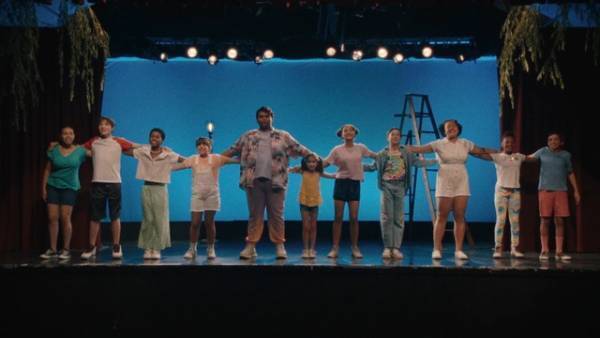 リハーサルは波乱の予感？『シアター・キャンプ』才能あふれる子役たち捉えた本編映像