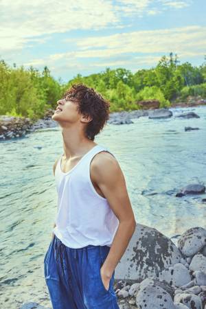 横浜流星、“大好きな場所”北海道で撮影した24年カレンダー発売