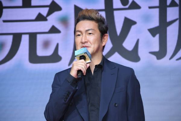 倉科カナ「混ぜちゃいけないタッグが混ざった」松田龍平×バカリズム「ケンシロウによろしく」完成披露