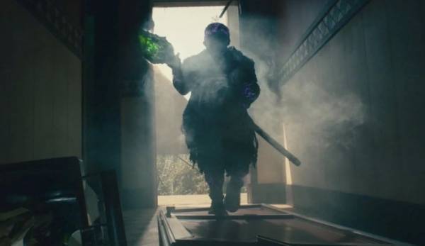 リブート版『悪魔の毒々モンスター』ファーストルック画像、イライジャ・ウッドに注目集まる